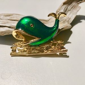 🔵Vintage Green Whale in the Ocean Gold Brooch Pin